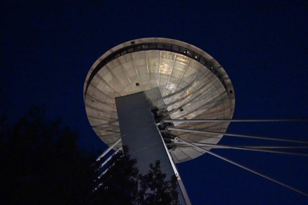 UFO Bratislava bei Nacht