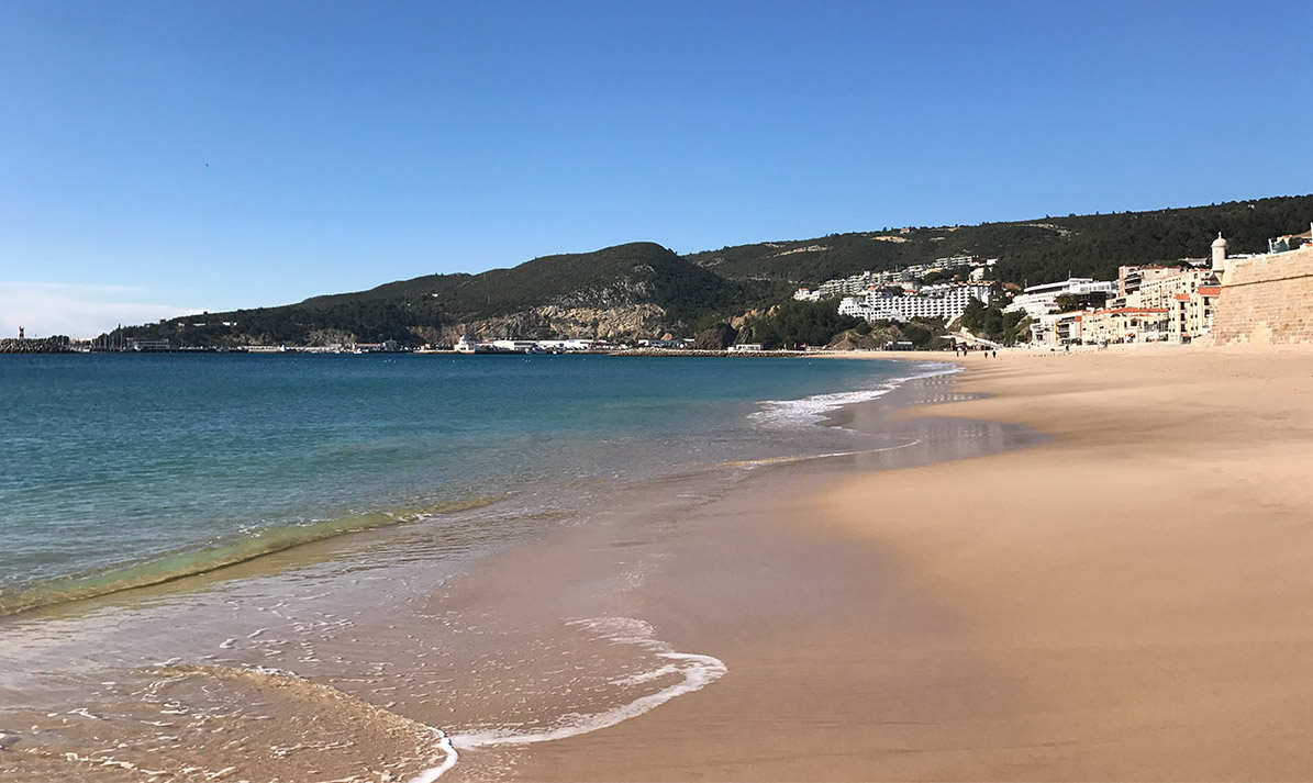 Strand in Sesimbra, Portugal