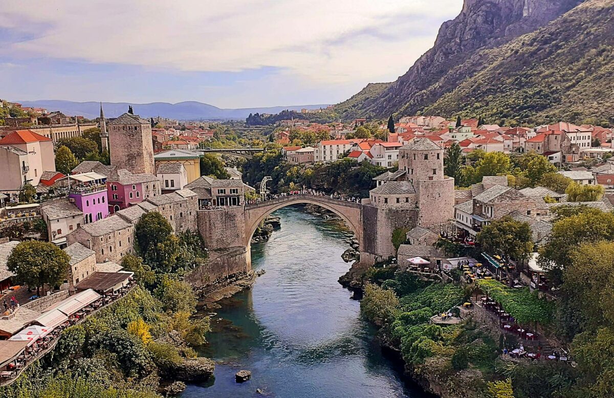 Blick auf die Brücke von Mostar