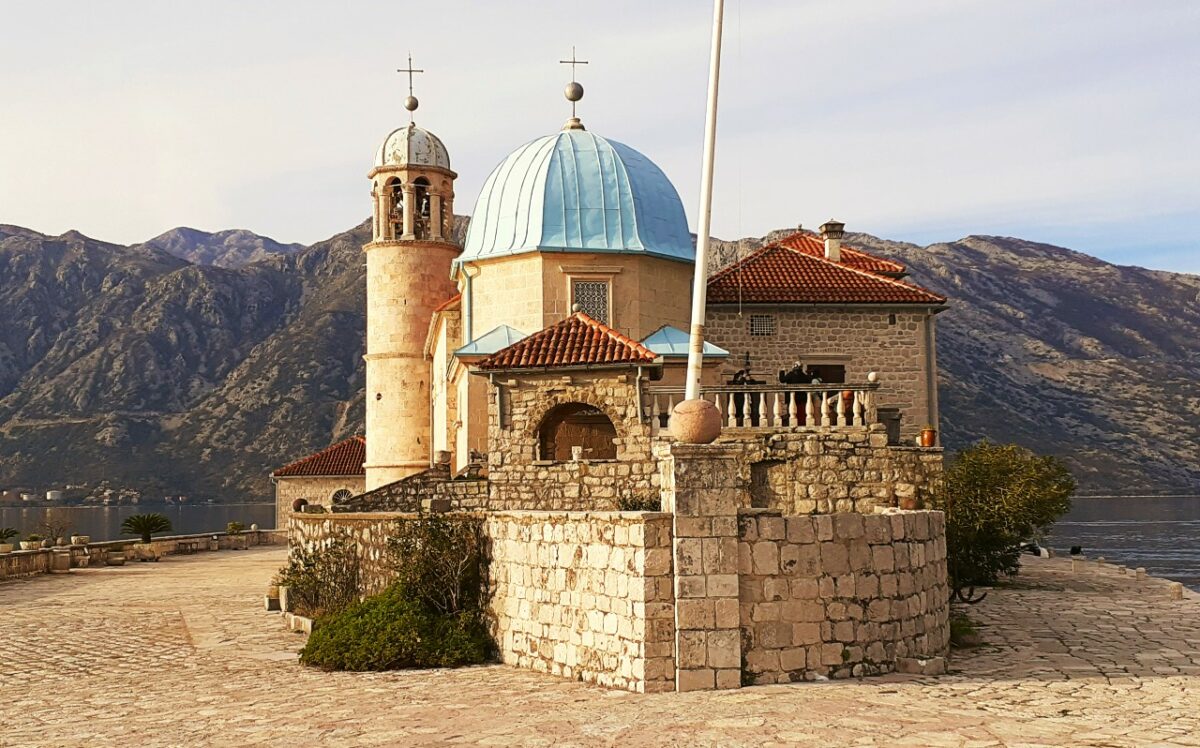 Gospa od Škrpjela: magische Insel in der Bucht von Kotor