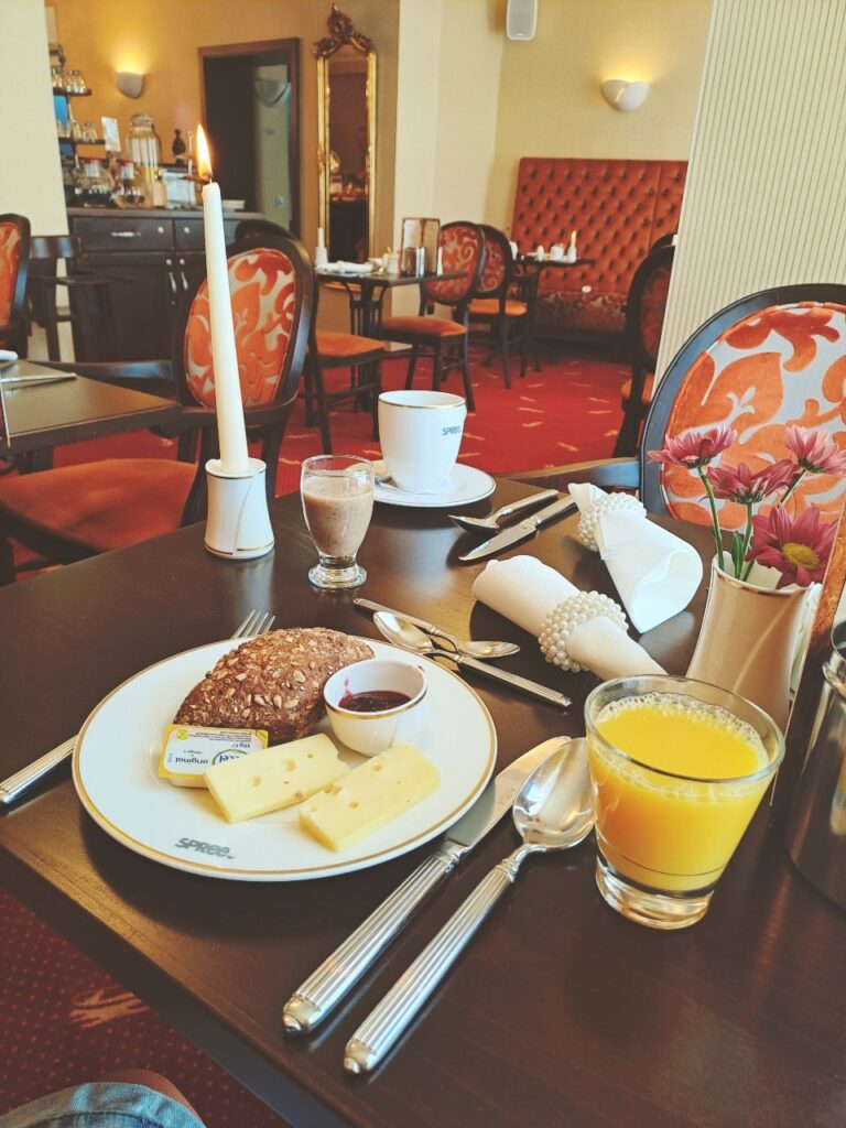 Frühstück im SPREE Hotel in der Altstadt