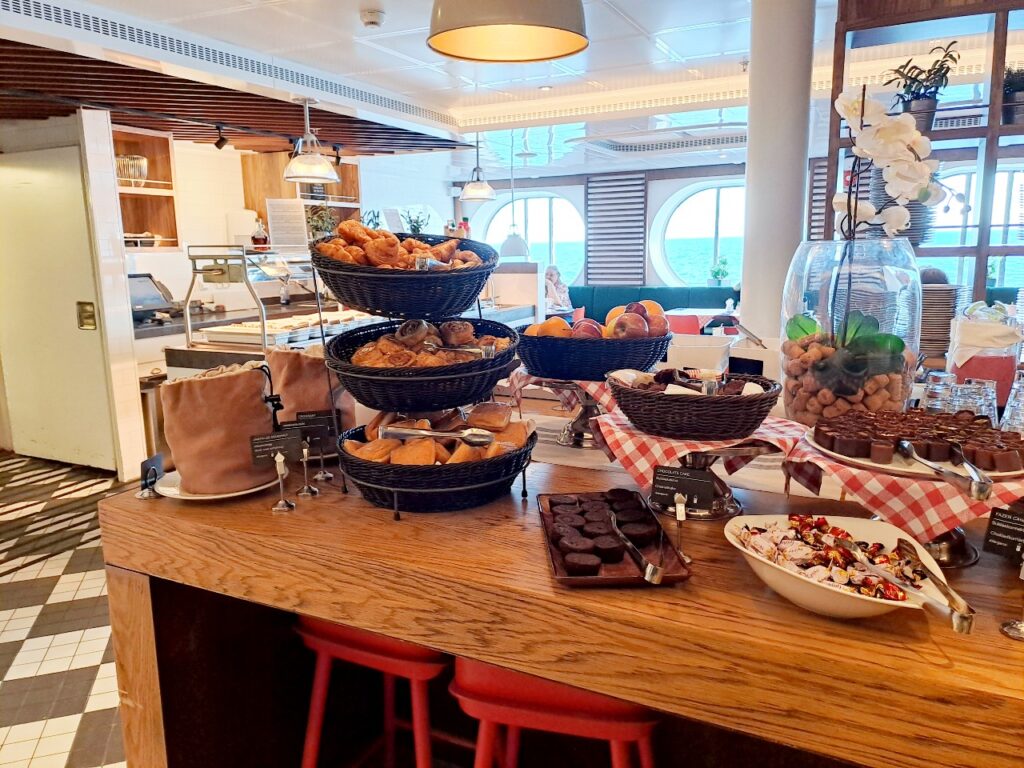 Frühstücksbuffet auf der Silja Symphony