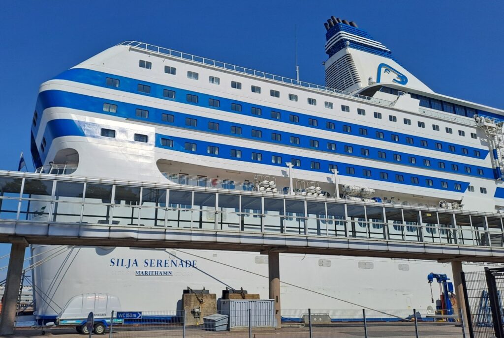 Die Silja Serenade am Olympia-Terminal in Helsinki