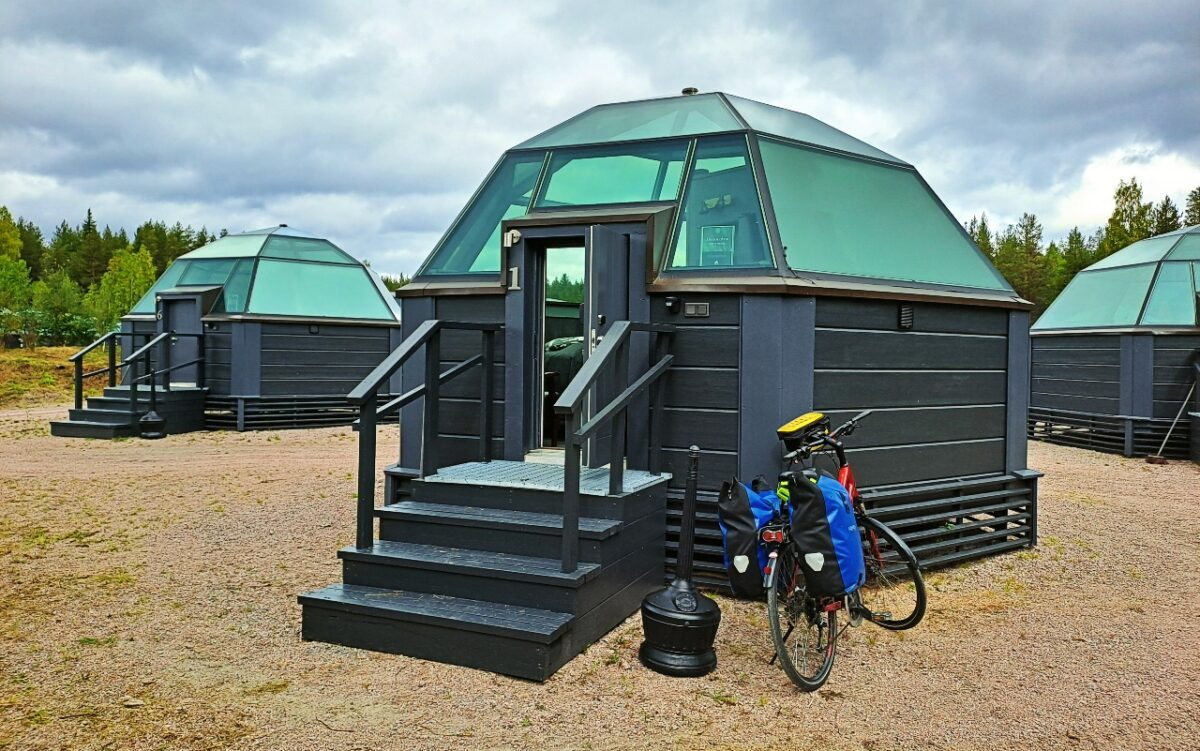 Arctic SnowHotel & Glass Igloos: Polarlicht-Romantik in Lappland
