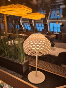 Lampe in der Business Lounge