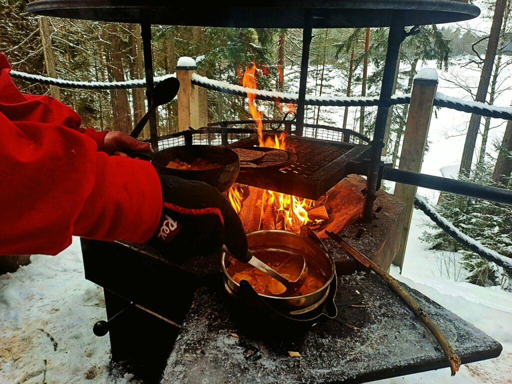 Grillen am Kukuljärvi in Strömförs