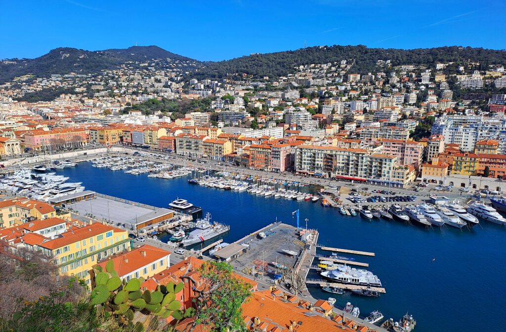 Der Hafen von Nizza von oben