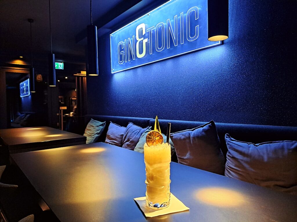 Cocktail in der Gin & Tonic Bar auf Juist