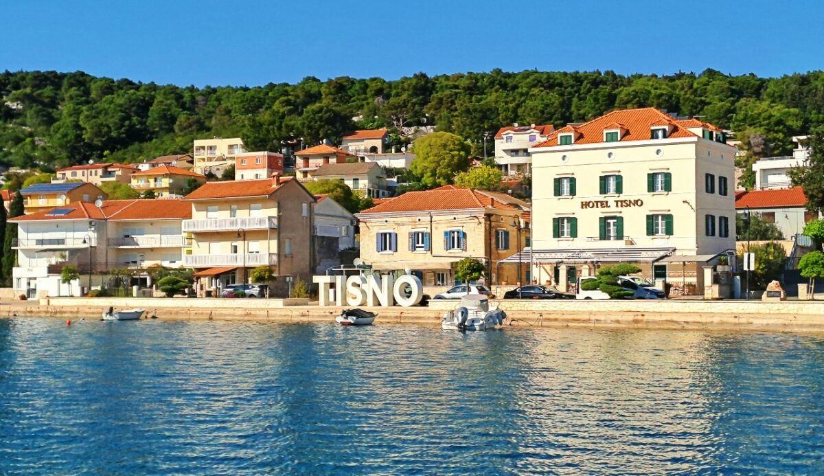 Tisno von Murter betrachtet