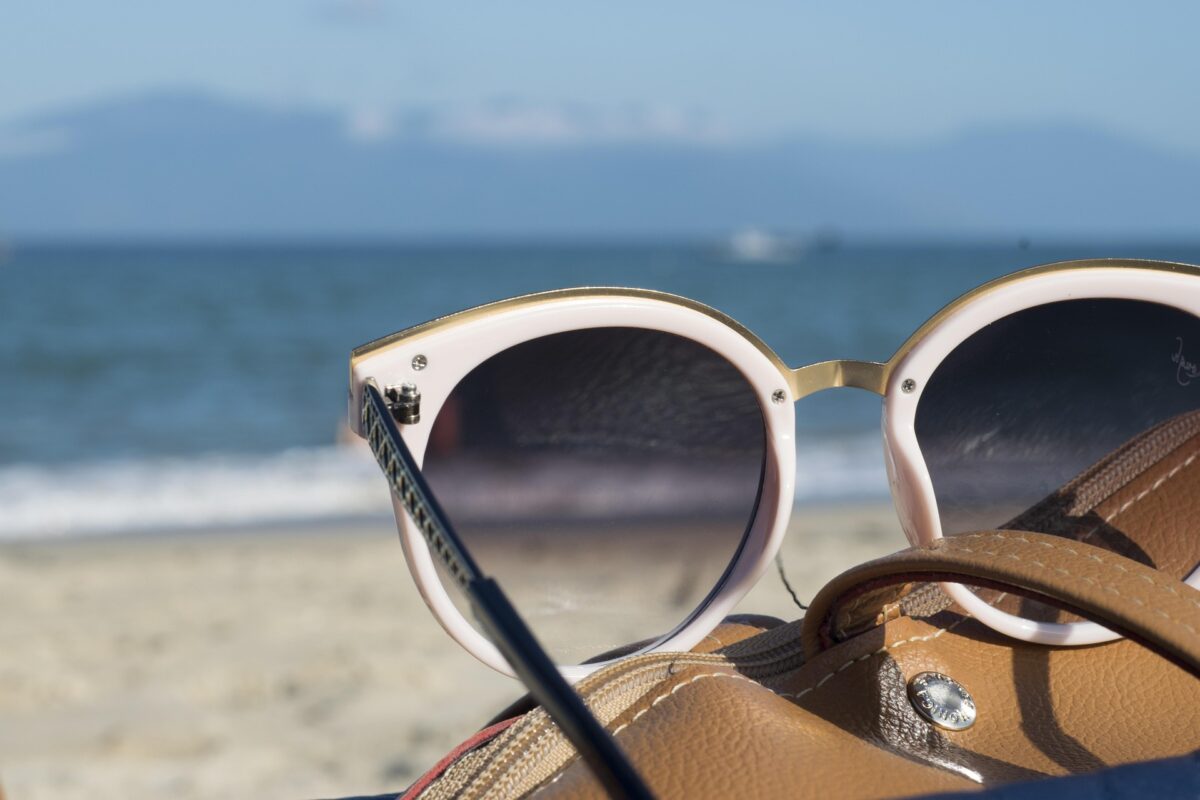 Sonnenbrillen im Urlaub am Meer: Wie wichtig sind sie?