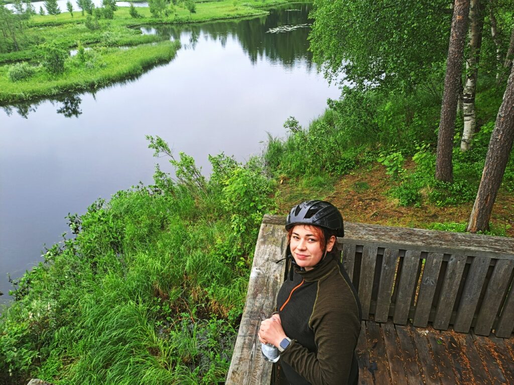 Roosa von StayLapland während der Rovaniemi E-Fatbike Tour