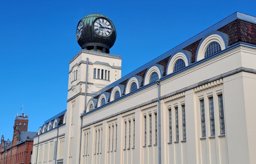 Uhr auf dem Tabakmuseum in Jakobstad