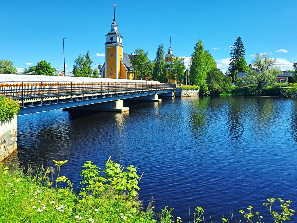 Kirche von Nykarleby am EuroVelo 10 finnische Westküste