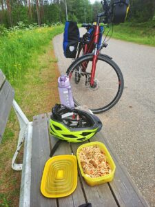 Picknick am EuroVelo 10 in Finnland