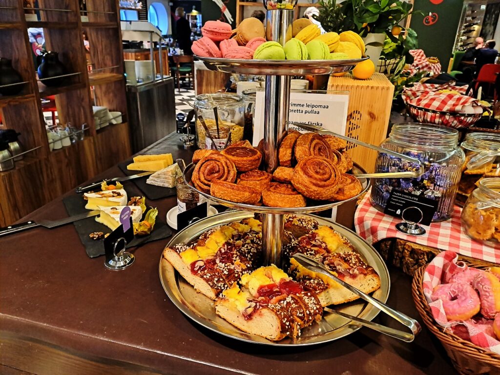 Blick aufs Buffet bei der Mumin Minikreuzfahrt