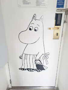 Mumin an der Kabinentür auf der Silja Serenade