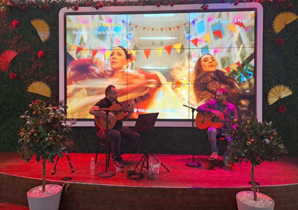 Spanische Sänger auf der Silja Serenade